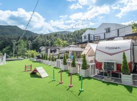 Gapyeong Dongban84 Glamping&Pool villa, hotel in Gapyeong