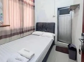 Penginapan Dheas near Bandara City Mall Mitra RedDoorz