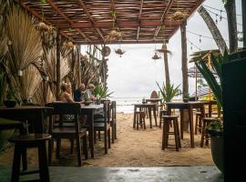 Surf by Sebu Beachfront, hôtel à Galle