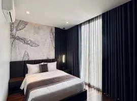 LION 12 Hotel