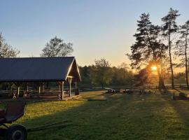 Pokoje Stajnia Kaliska, ξενοδοχείο σε Lochow