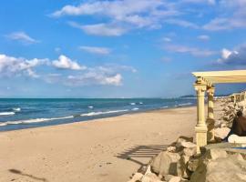 Deluxe two bedroom apartment with elevator, ξενοδοχείο σε Ez Zahra