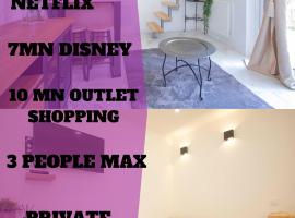 DISNEYLAND 5mn Charming House Giardino della Félicita, hotel in Chessy