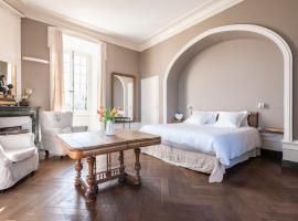 Château de Salornay, hôtel à Hurigny