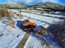 Aldea Los Odres - Cabañas de Madera de 1ª con Piscina Privada y BBQ en la puerta, hotell sihtkohas Moratalla