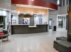 Del-Mar Airport Inn & Suites