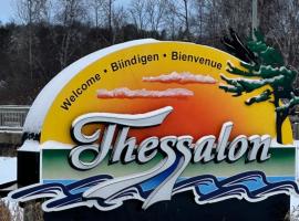 Thessalon Heritage Nook on Hghwy 17- Space Share, hôtel à Thessalon