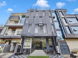 Hotel O Priyaj