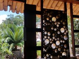 Ma jolie Cabane, 1 minute from the Indien Ocean, hotel di Memboua Bouani