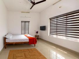 Rams Guest House Samudra-Walk to Cliff,Odayam,Black Beach Varkala, hotel in Varkala