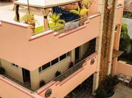 Queenslander Hotel and Restaurant