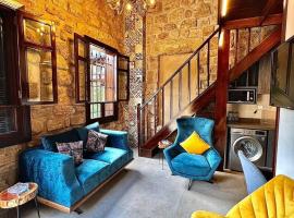 Batroun Old Town private duplex with garden, hotel in Batroûn