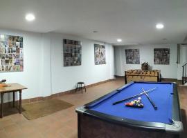 A 15 minutos Granada, piscina, jacuzzi, barbacoa，Güevéjar的飯店