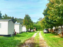 Mobilhome 5 personnes en Ardèche、ラルジャンティエールのホテル