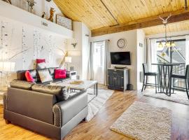 Hike, Bike and Explore Wintergreen Resort Condo, hotel v destinaci Roseland