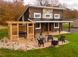 Valley View Resort Cabin #4, 2-Bed, Modern-Luxury with Hot Tub in Canaan Valley, WV