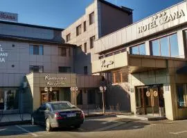 Hotel Ozana، فندق في بيستريتسا