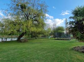 Agréable dépendance pour un séjour paisible à la campagne, hôtel à Cerizay