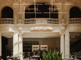 Grand Hotel