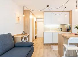 New condo with free parking in a garage, ξενοδοχείο σε Nivy