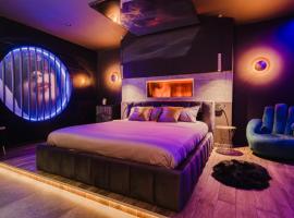 Love Room Les Private Places - Lit King Size et Jacuzzi Privé, hotel v destinaci Orléans