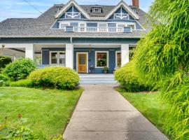Wine Country Home with Yard Walk to Downtown!, hotel a Walla Walla