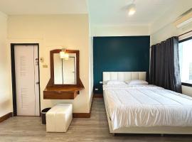 จิมเบ โคซี่เทล เขาหลัก Zimbei Cozytel Khaolak, hotel in Khao Lak