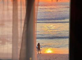 Buena Onda Surf House, hotel v destinaci León