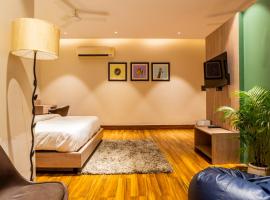 Housr Phase 1 Arjun Marg & Golf Course Road, hotel in Gurgaon