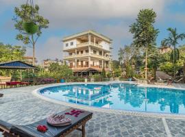 Hotel Riverside with Swimming pool, hotel a Sauraha