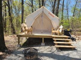 Leaning Tree Woods, hotel in Jay