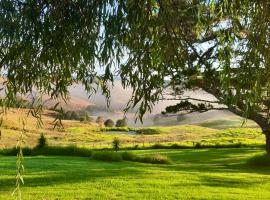 Domeczech Off-Grid Charm, hotel en Dargaville