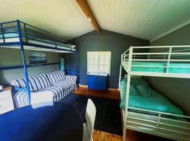 Turifoss Camping Cabin 2, hotel v destinaci Svedjan