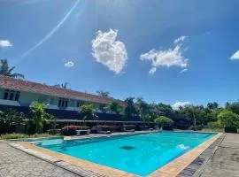 Green Island Hotel Waikkal