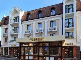 EVEREST Готель