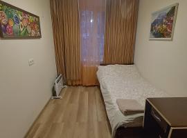 Cozy rooms near beautiful Park 1st Floor, ξενοδοχείο στο Kισινάου