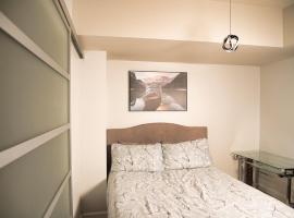 Minimum one month - Room with Ensuite Bathroom in fairly new 2 rooms, 2 bathrooms condo, Hotel in Ottawa