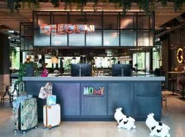 Moxy Amsterdam Schiphol Airport