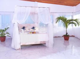 All INCLUSIVE GALAPAGOS & BEYOND 2, hotel in Puerto Ayora