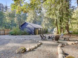 Close to Mt Hood Skibowl Retro Rhododendron Cabin, Hotel in Rhododendron