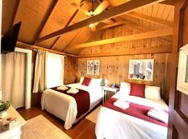 Cottage 11 - Double Queen Beds plus Child Loft w 2 Twins Private Bath & Kitchenette Pets Allowed Fee applies