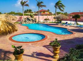 Sasaki Apartments, hotel em Palm-Eagle Beach