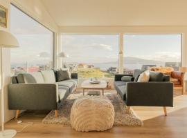 Cozy Retreat with Stunning Views in Tórshavn, hotel v destinaci Tórshavn