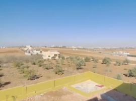 اربد طريق البترول دبج مول فيلا مزرعة مفروشة للايجار يومي أسبوعي شهري, hotel in Juḩfīyah