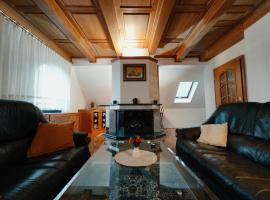 House IZI - parking, garden, 8 min ride to center, hôtel à Maribor