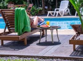 Bagu ÑAMANDU GUAZU, hotel in Puerto Iguazú