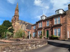 Hollybank - ensuite room & use of large shared kitchen，位于邓弗里斯的酒店
