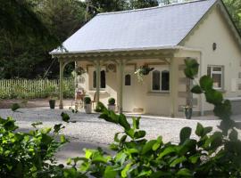 Hotel Photo: Gate Lodge at Blessingbourne