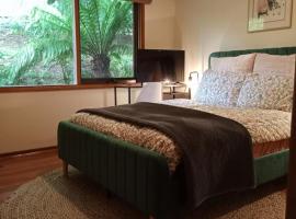 Simply Sassafras - Tree Fern Suite - self-contained, ξενοδοχείο σε Sassafras