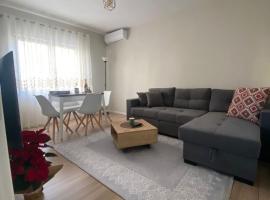 Emmas Place- Apartamenti modern por miqesor ne qender te Elbasanit, hotel v destinaci Elbasan